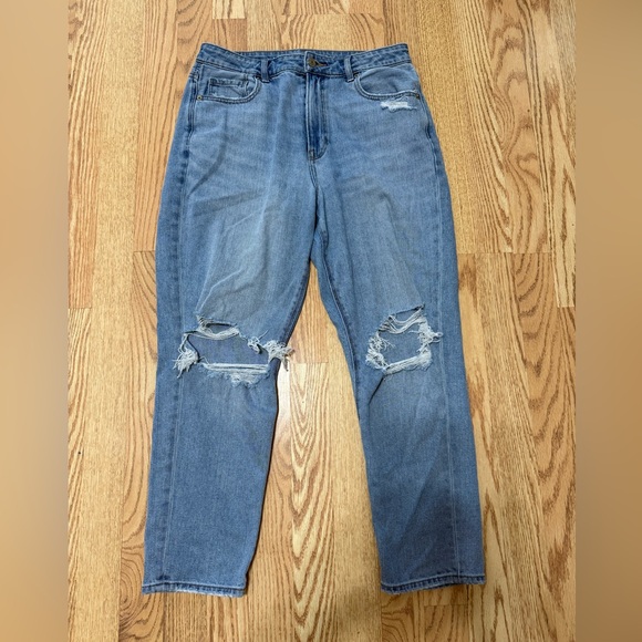 American Eagle Mom Jean 10 Short - Picture 1 of 4